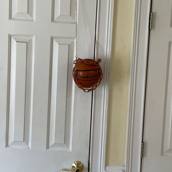 Basketball Themed Handbag - Picture 3 of 5